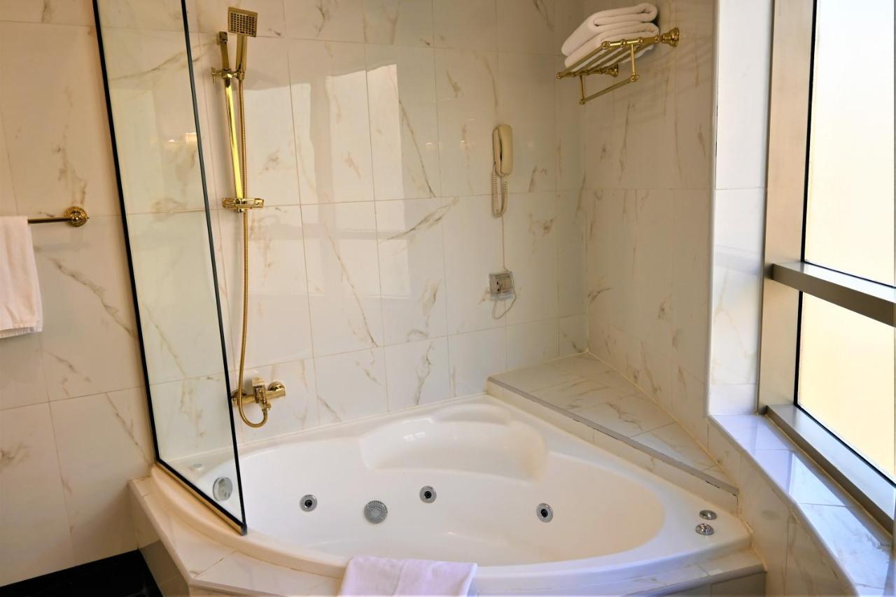 Crystal Plaza Al Majaz Hotel Sharjah Eksteriør billede